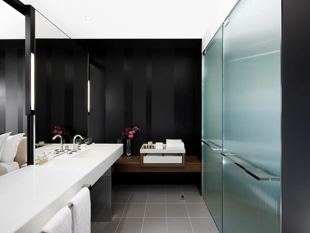 Crown Metropol Melbourne 18/18