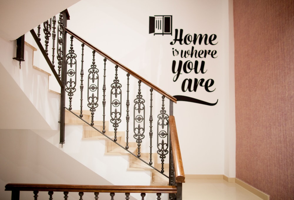 Host & Home 78/100