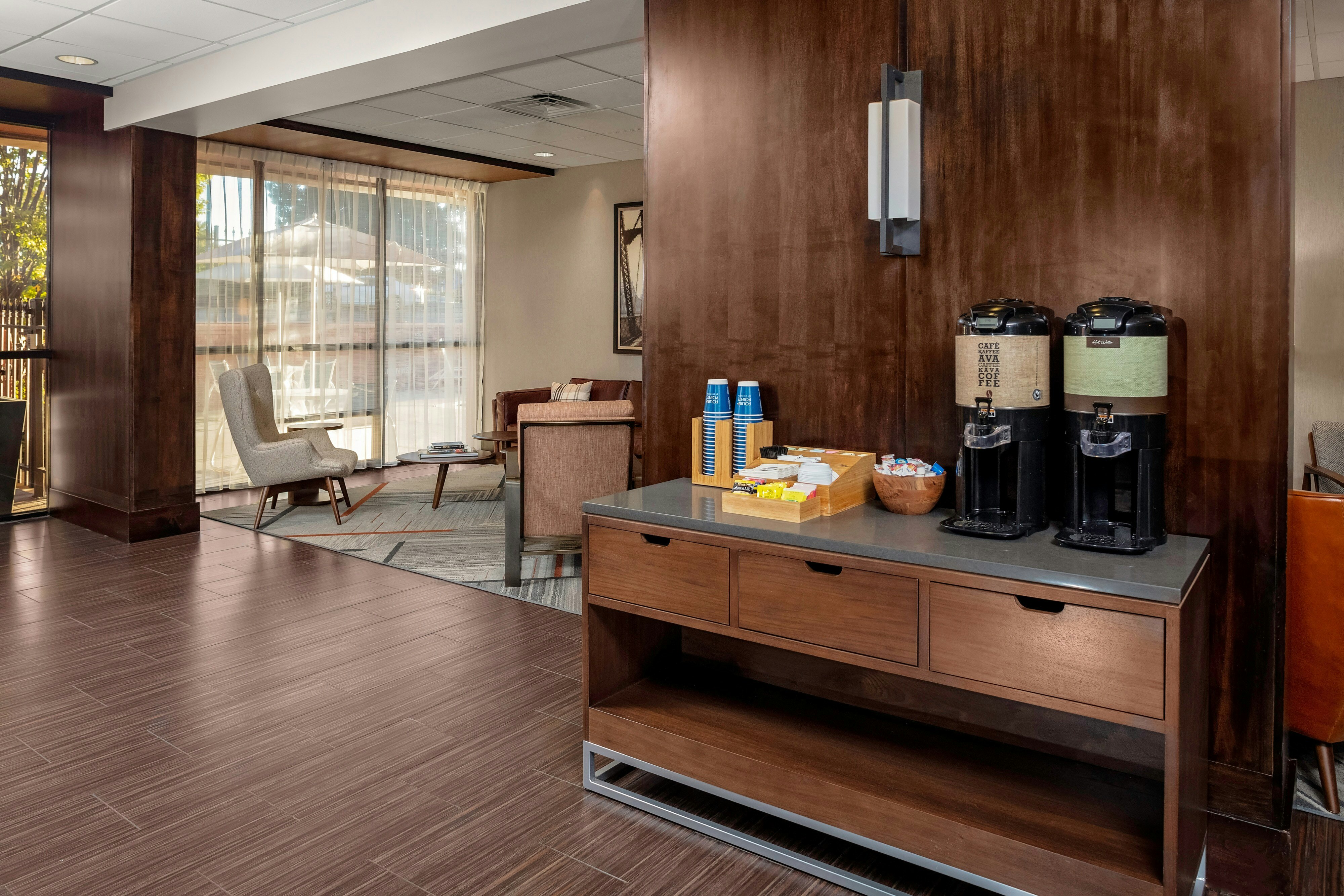 Lobby at Four Points By Sheraton Memphis East, MEMPHIS - TN