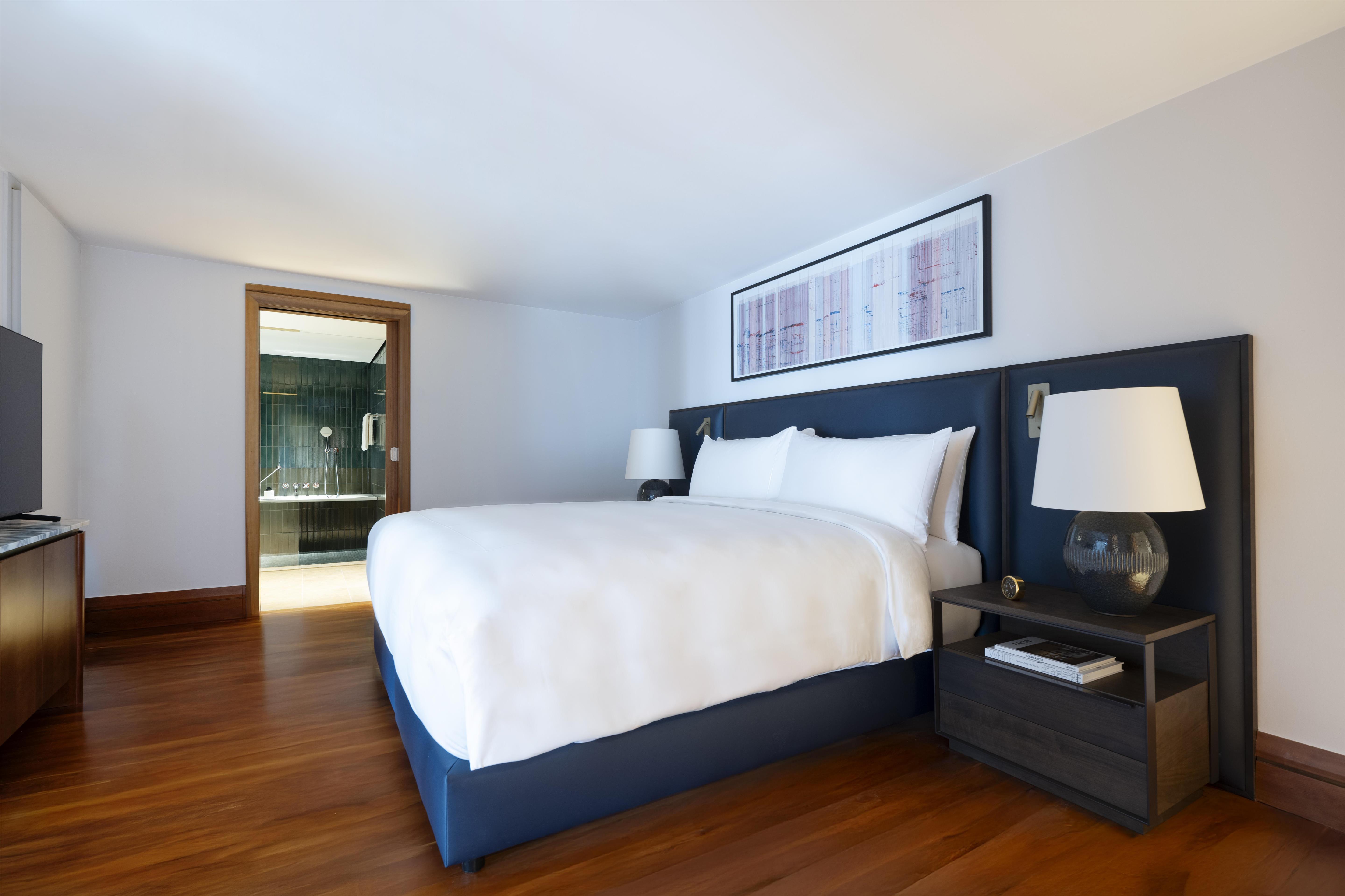 2 Bedrooms, Duplex, Suite, King Bed
