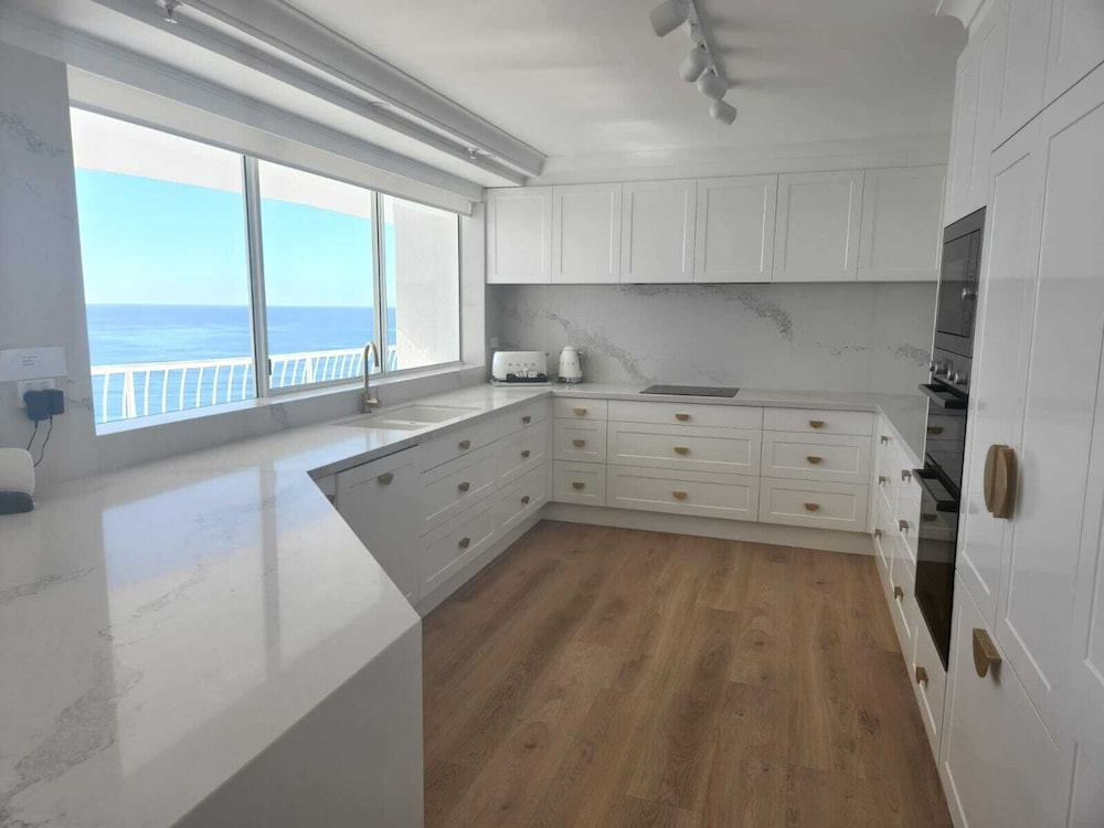 Burleigh Surf Apartments 38/77