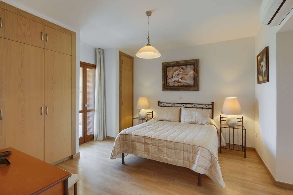 3 BEDROOMS, JUNIOR, VILLA, POOL ACCESS