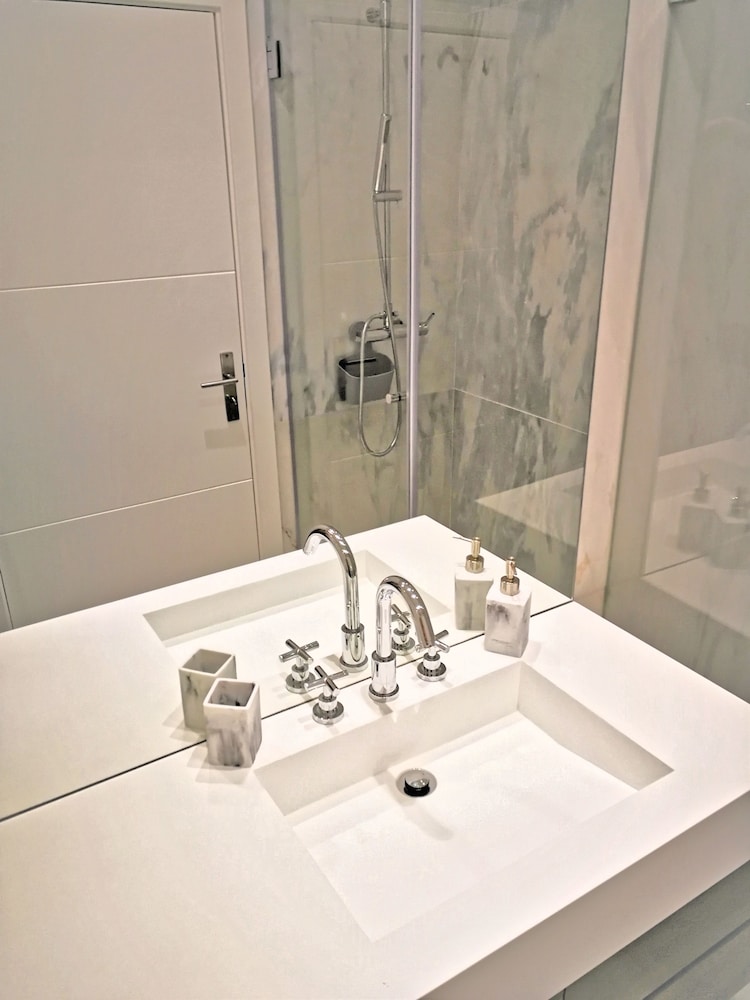Industrial Lisbon Apartment - Adults Only 49/49