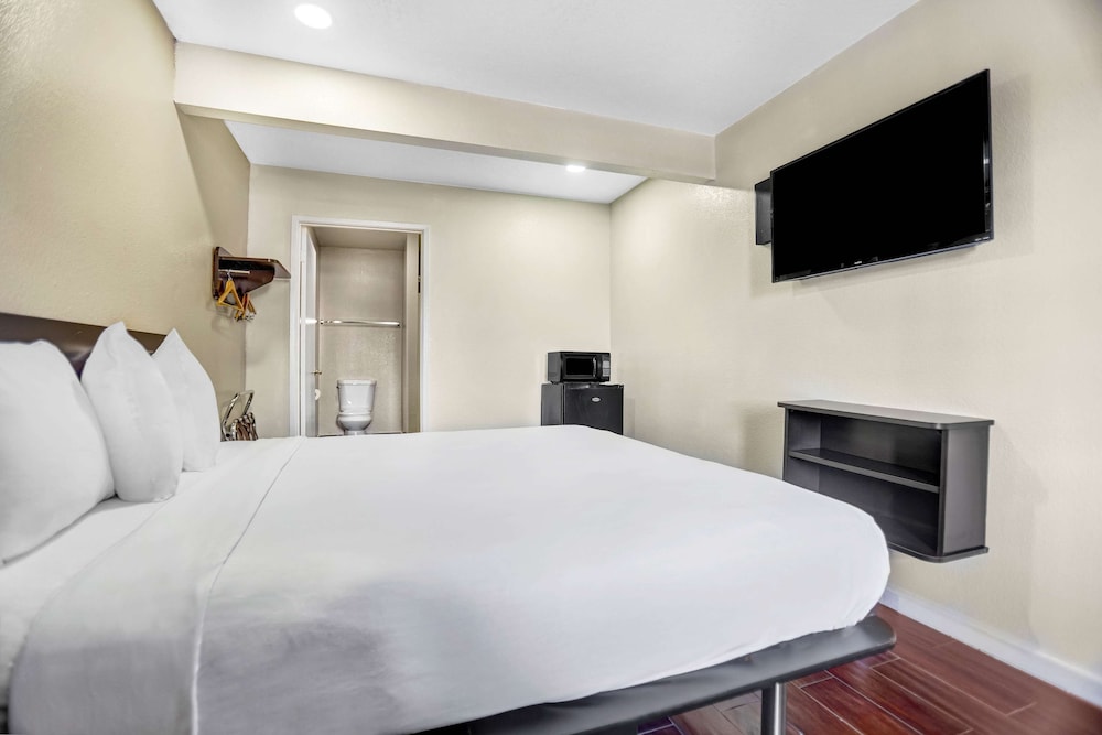 Deluxe, King Bed