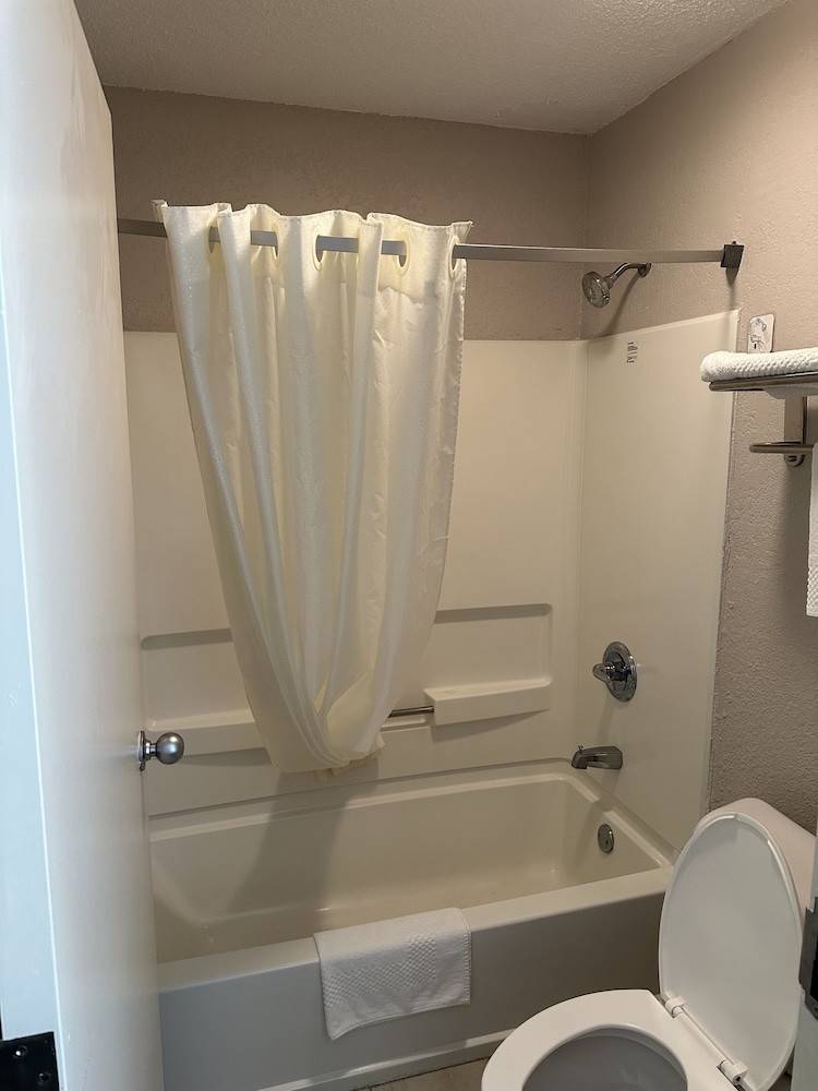 Quality Inn Ashland, KY 65/66
