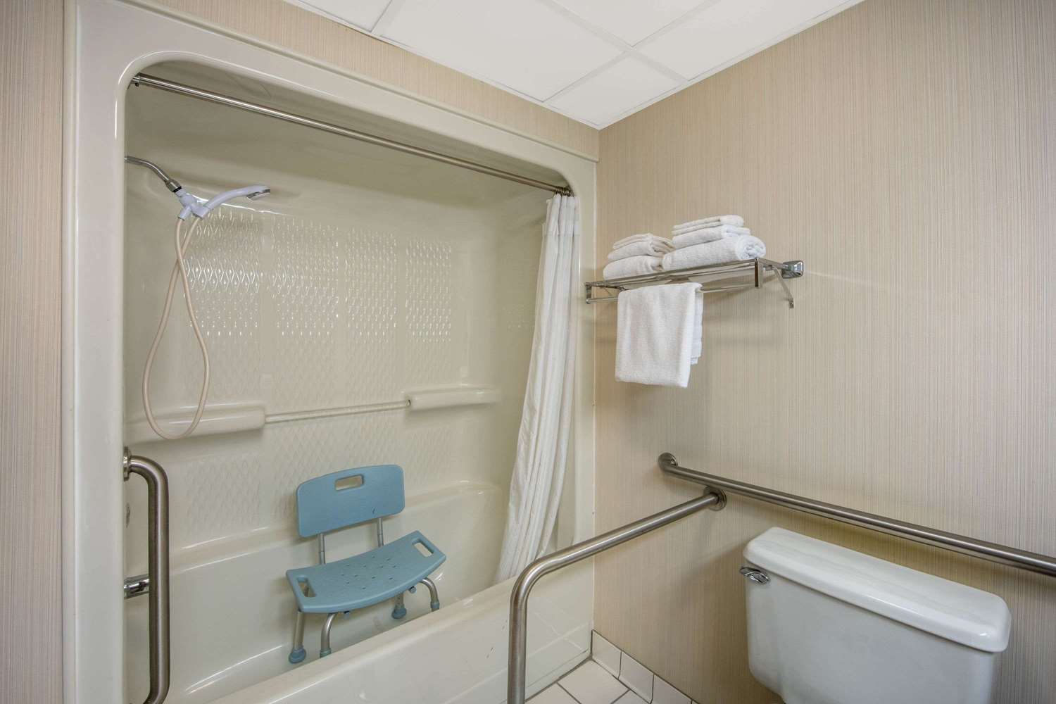 Days Inn And Suites Branson 11/11