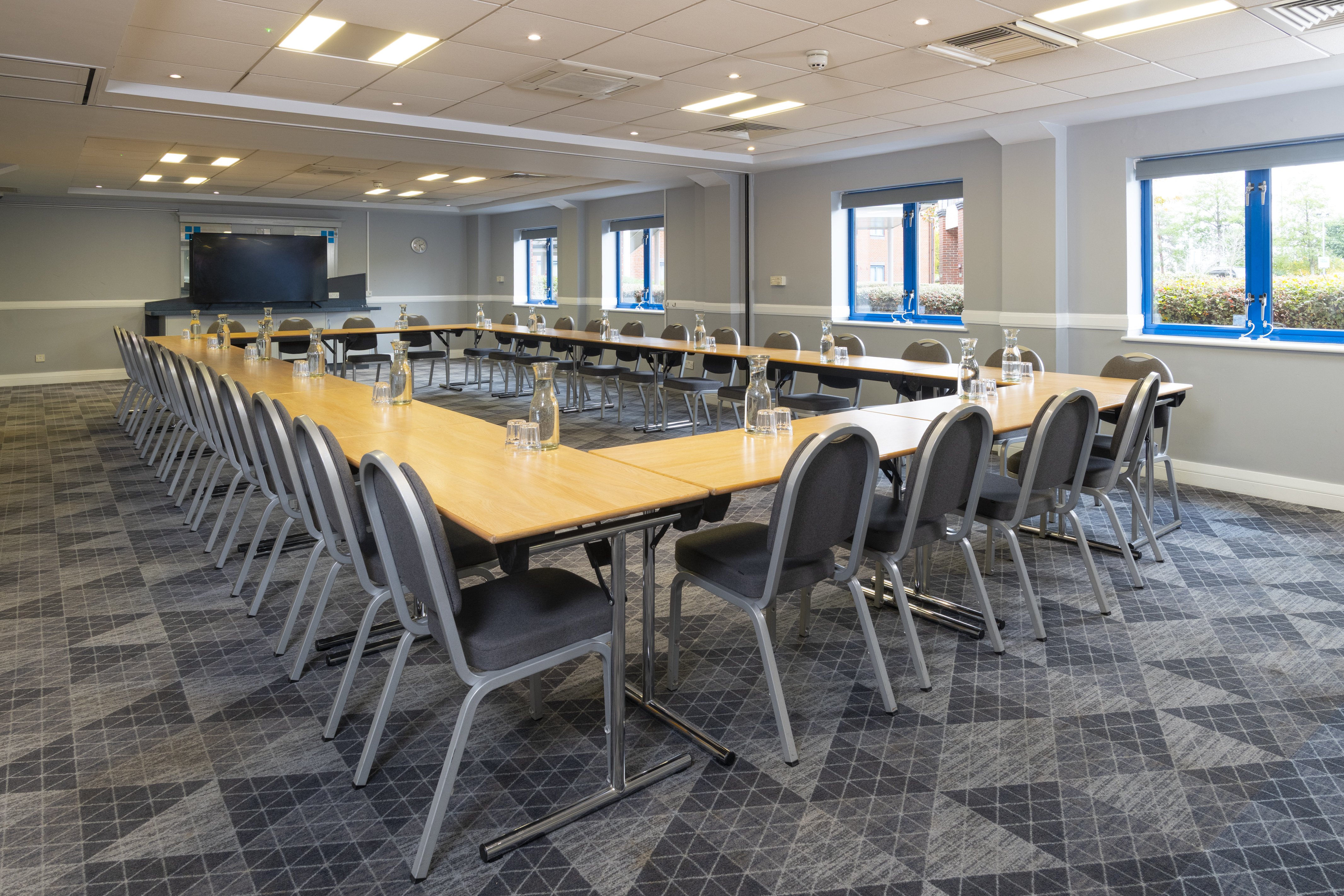 HOLIDAY INN EXPRESS BIRMINGHAM NEC 64/73