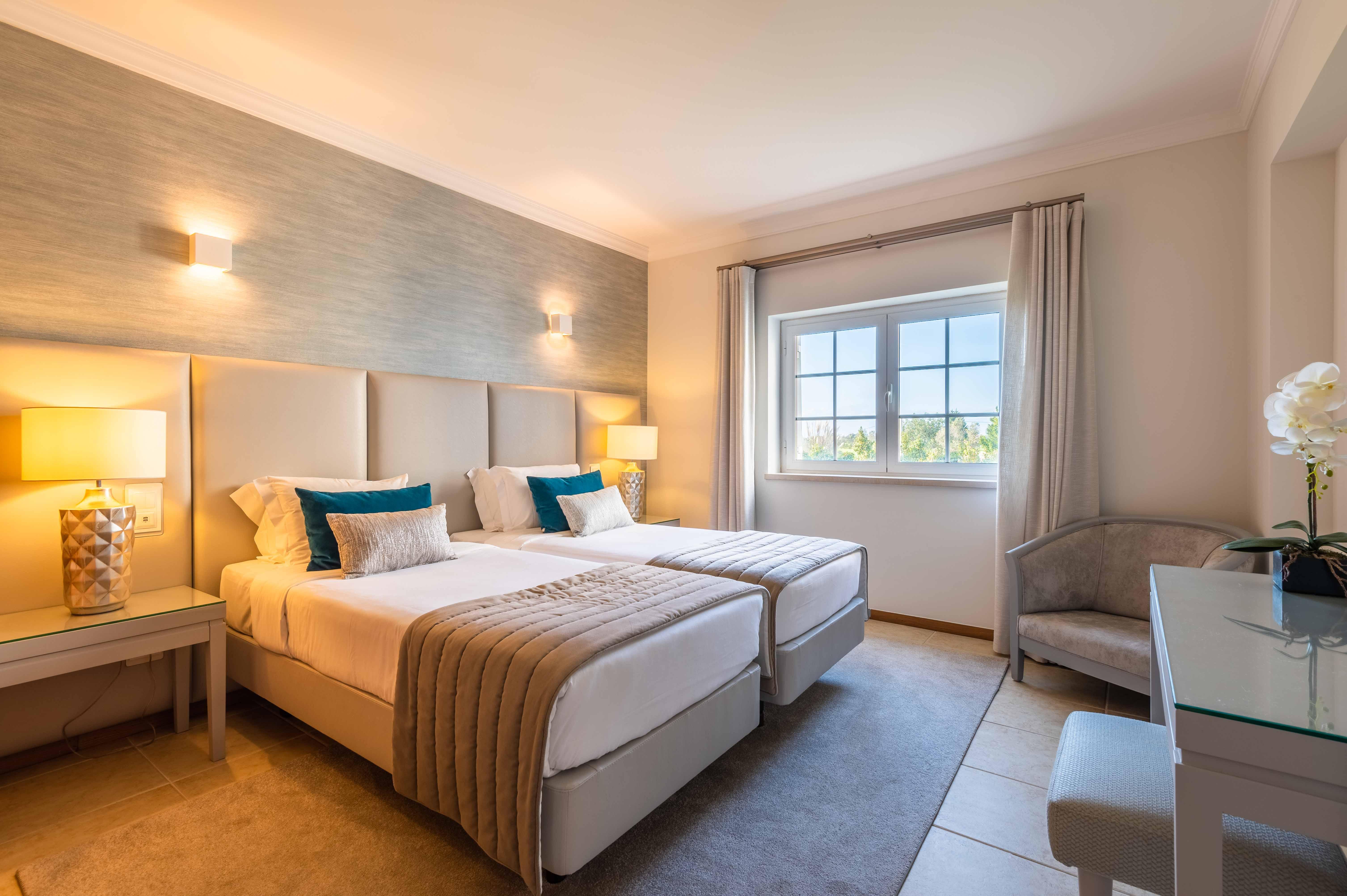 2 Bedrooms, Deluxe, Apartment, Garden View, Balcony or Terrace، Vale D'oliveiras Quinta Resort And Spa 2/3