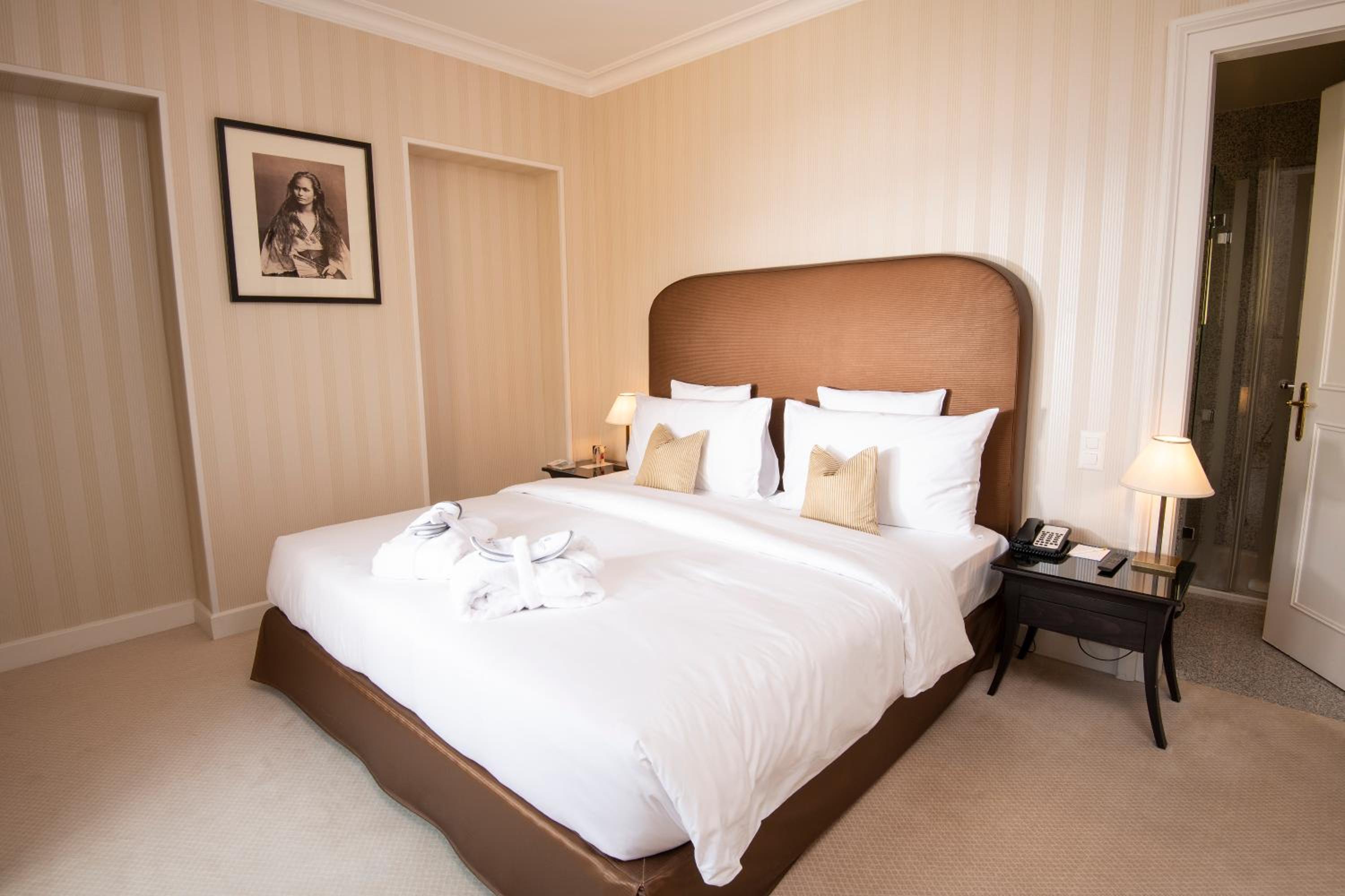 Executive, Suite, Partial Lake View