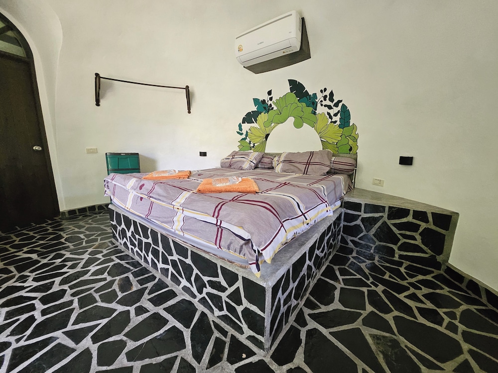 1 Bedroom, Bungalow, King Bed, Garden View