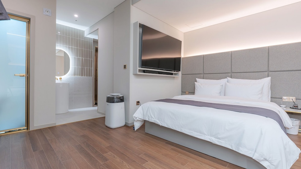 Deluxe, Family, 1 Single and 2 Double Beds