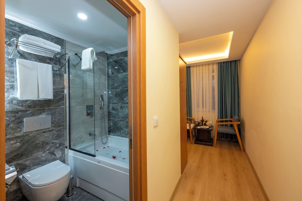 Diamond luxury Hotel 32/37
