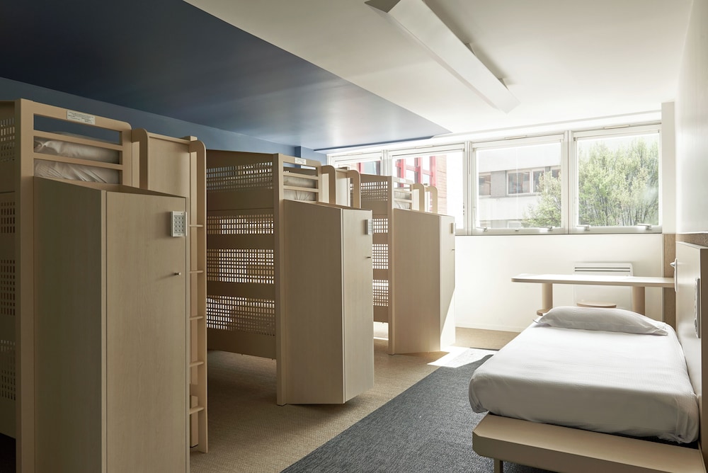 ROOM, 6 BEDS, PRIVATE BATHROOM