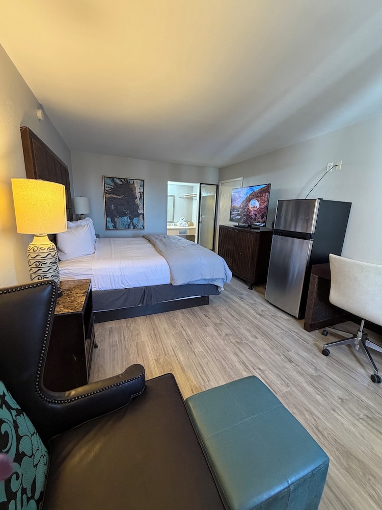 Extend A Suites Phoenix, AZ 26/55