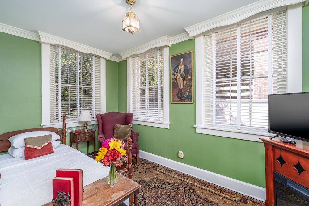 Cedars of Williamsburg Bed & Breakfast 33/50