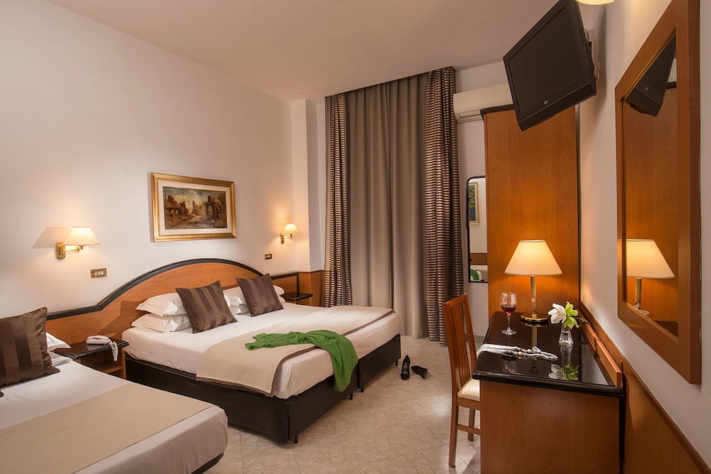 Room, Triple, 1 Double and 1 Single Bed, Hotel Sonya 9/10