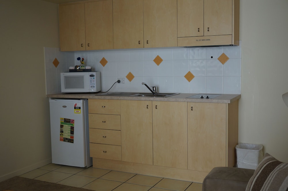 MOORINGS BEACH RESORT 5/77
