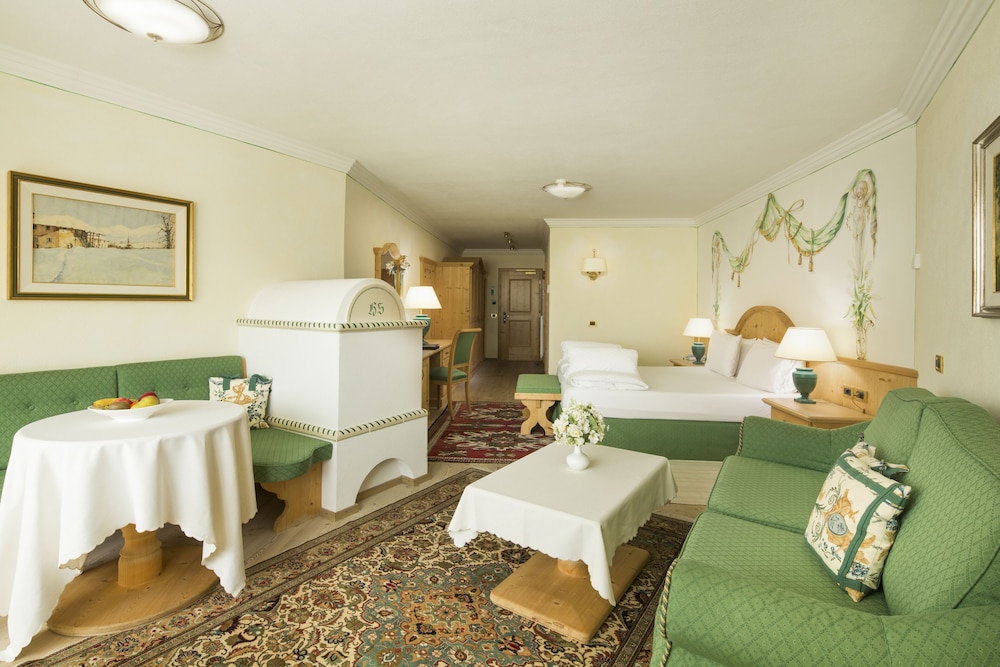 Hotel Sassongher 45/47