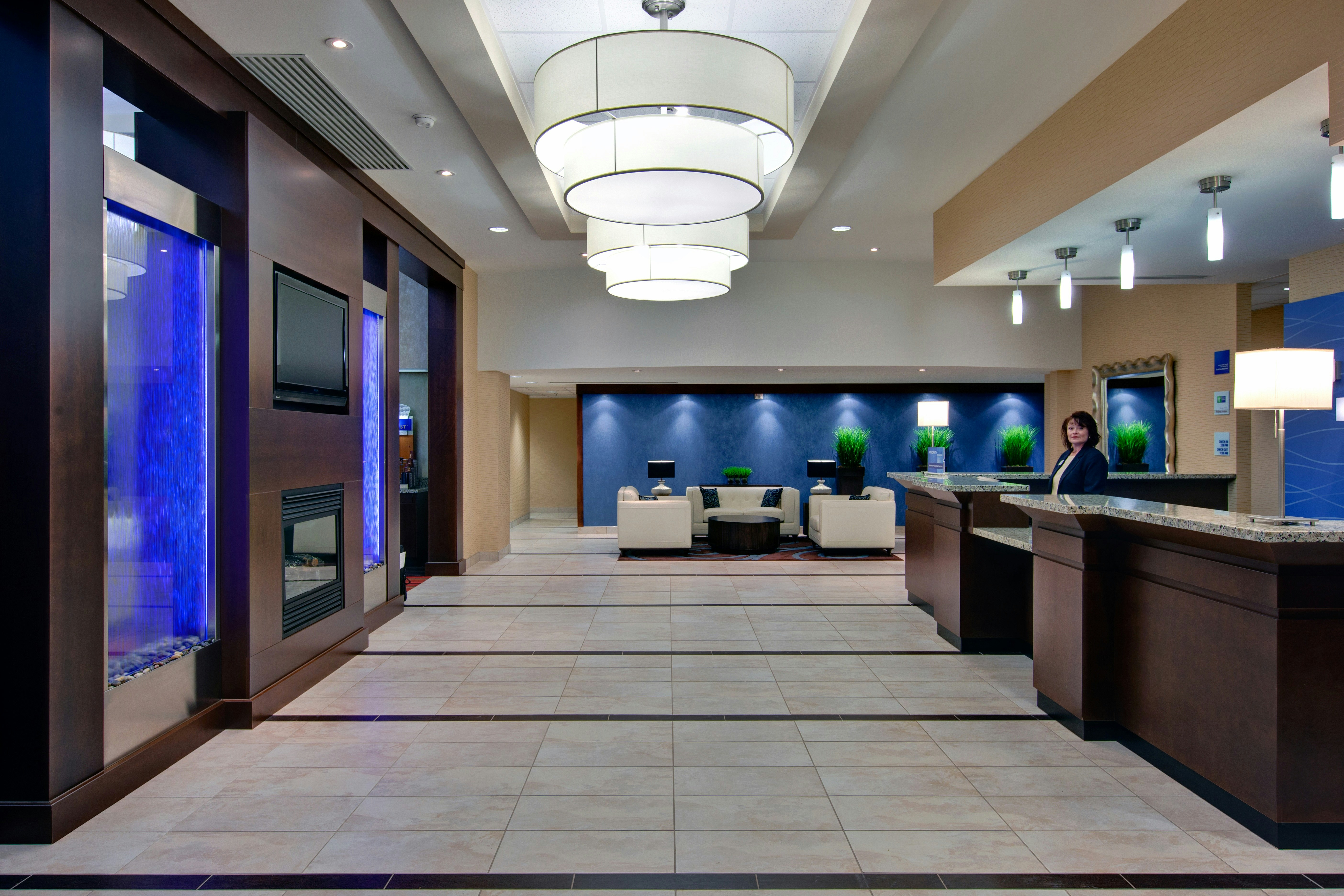 Holiday Inn Express Suites Chatham South 15/75