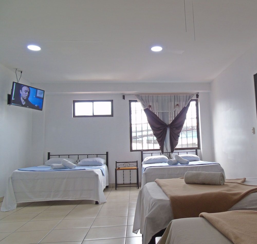 1 BEDROOM, STANDARD, QUADRUPLE