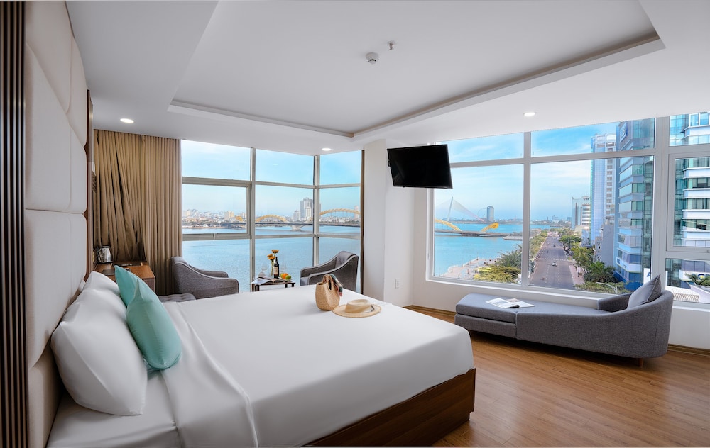 Pariat River Front Hotel 54/62