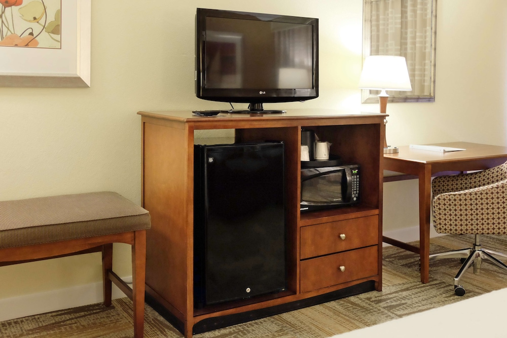 Hampton Inn Lima 63/73