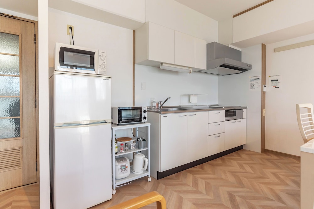 Universal Bay Condominium 9/60