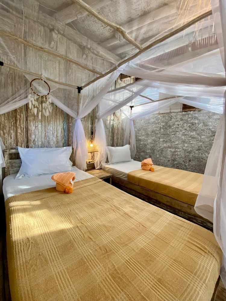 1 BEDROOM, TREE HOUSE, STANDARD