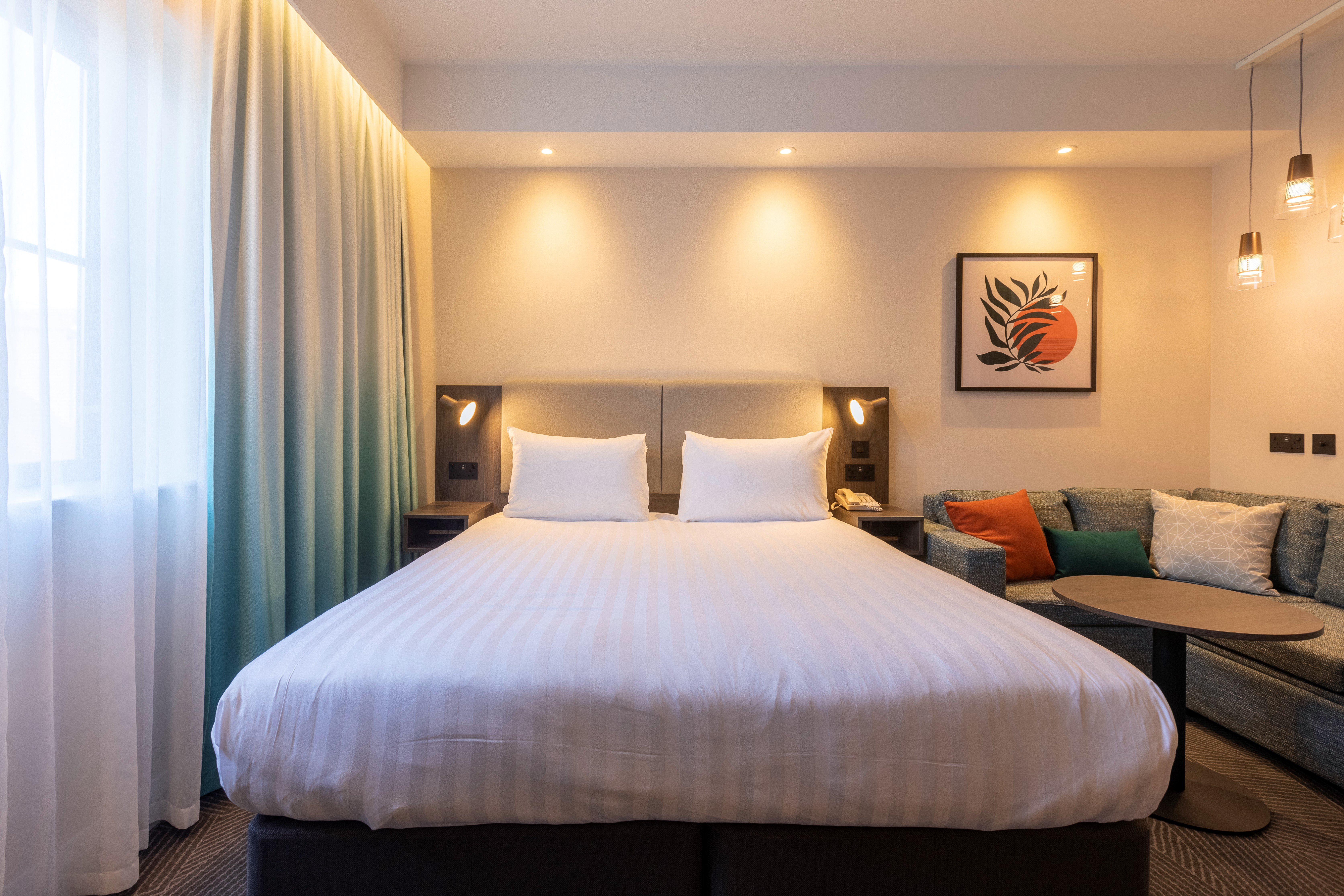PREMIUM, QUEEN BED, SOFA
