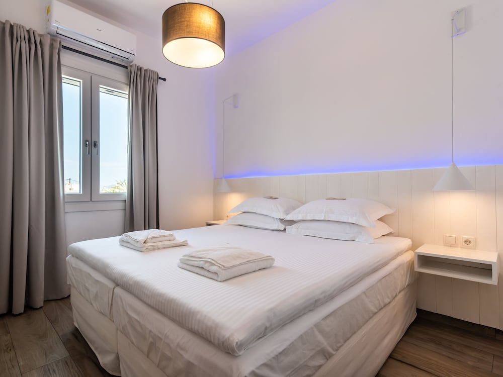White Rock Milos Suites 13/55