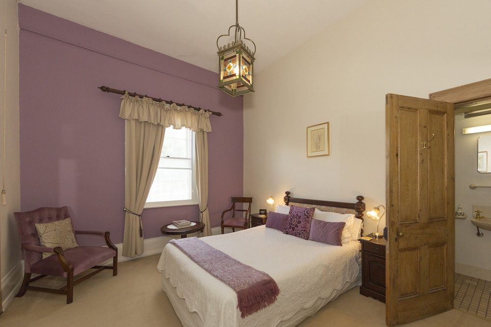 THE RACECOURSE INN 15/50