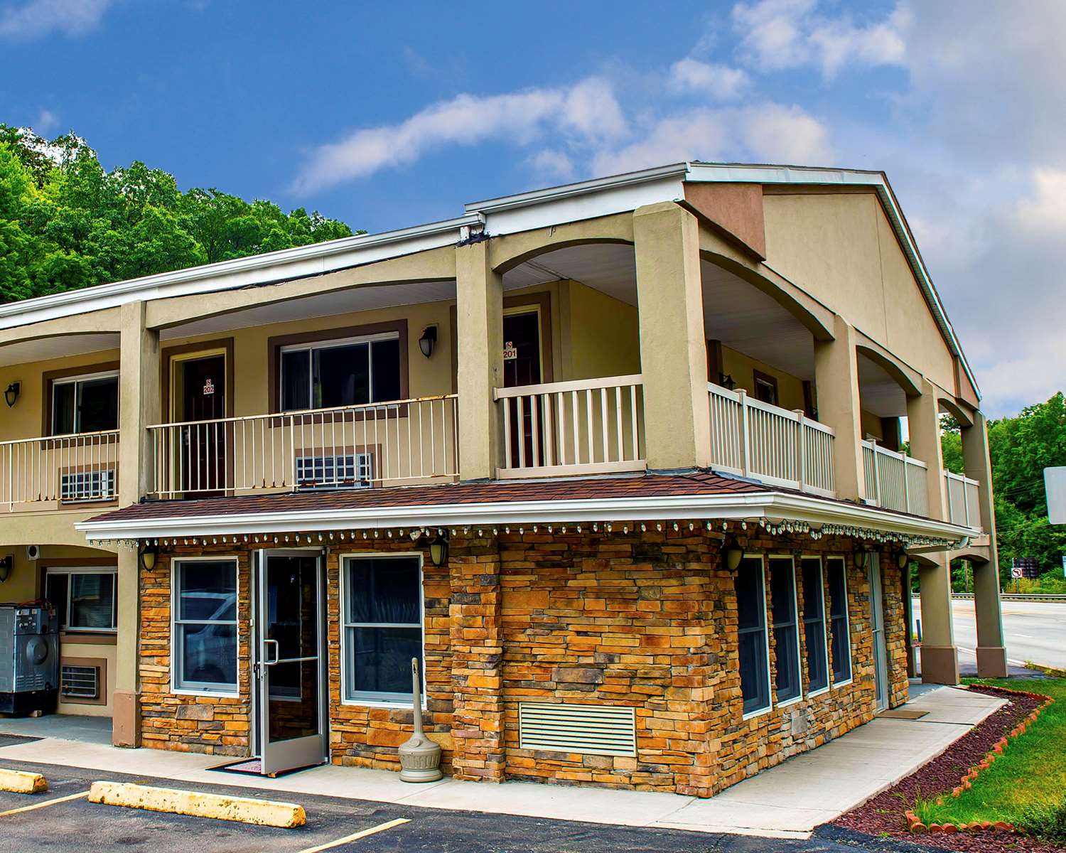 Econo Lodge Jefferson Hills Hwy 51 2/33