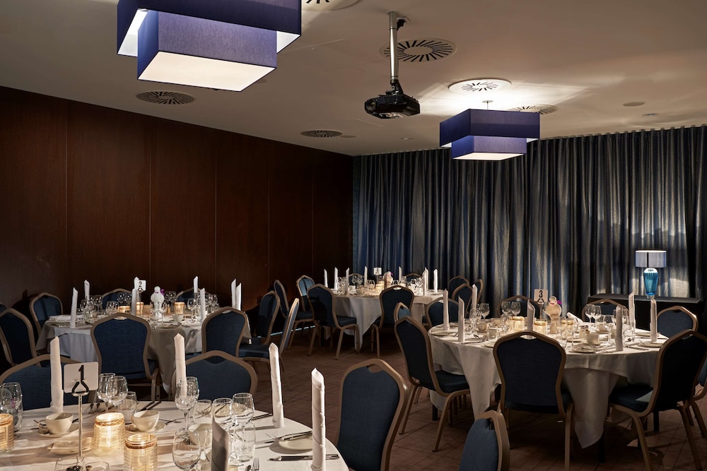 Village Hotel Aberdeen 44/50