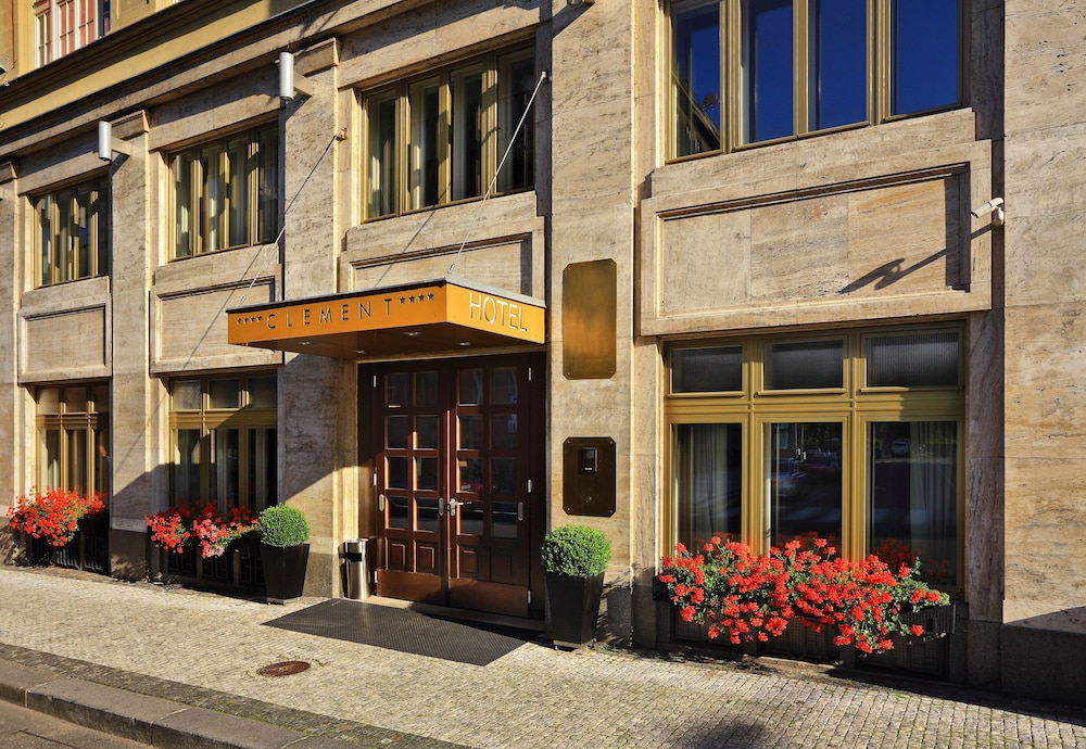 Hotel Clement 3/50
