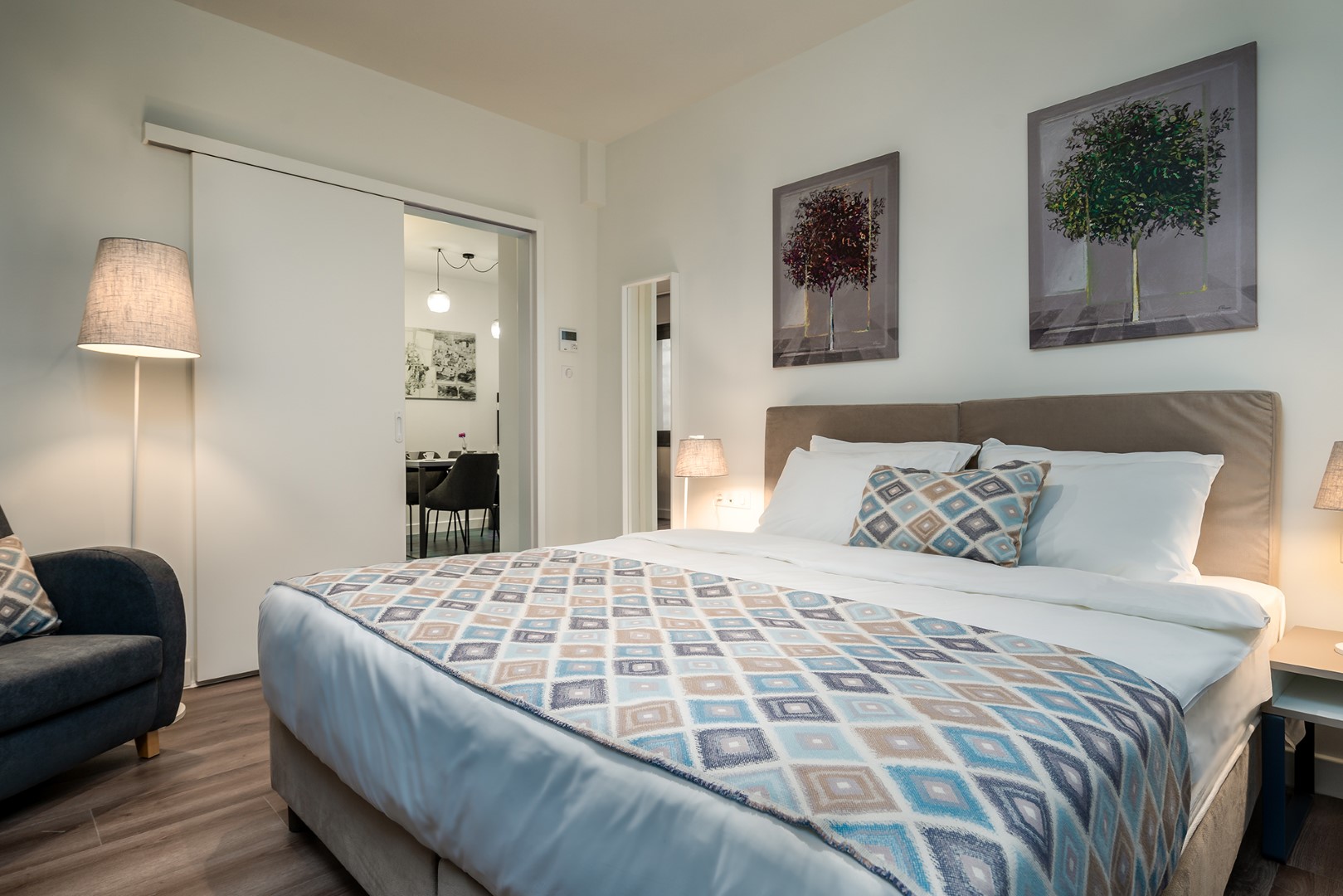 Courtyard, Suite