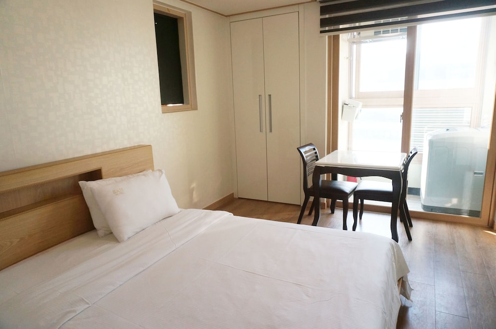 EAN Residence Hotel 8/18