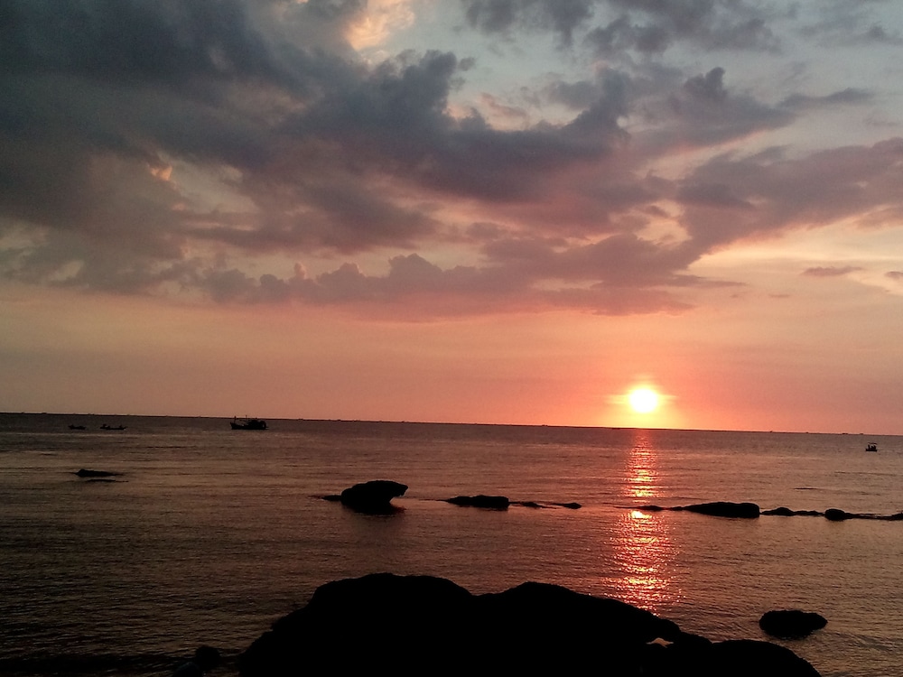 Free Beach Resort 30/50