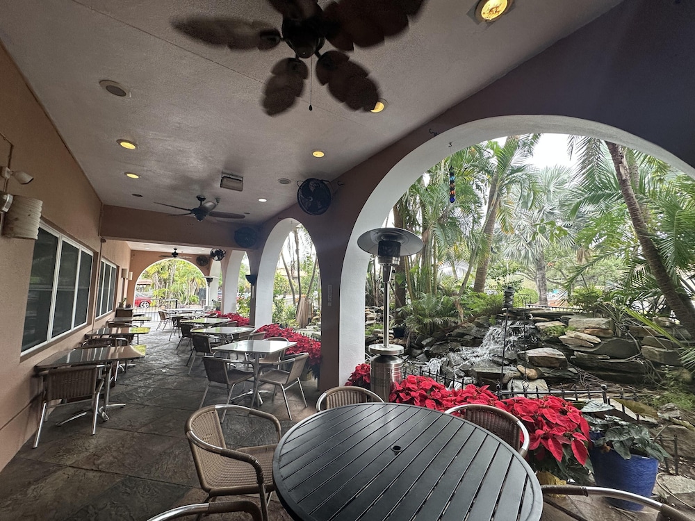Tahitian Inn Spa 39/64