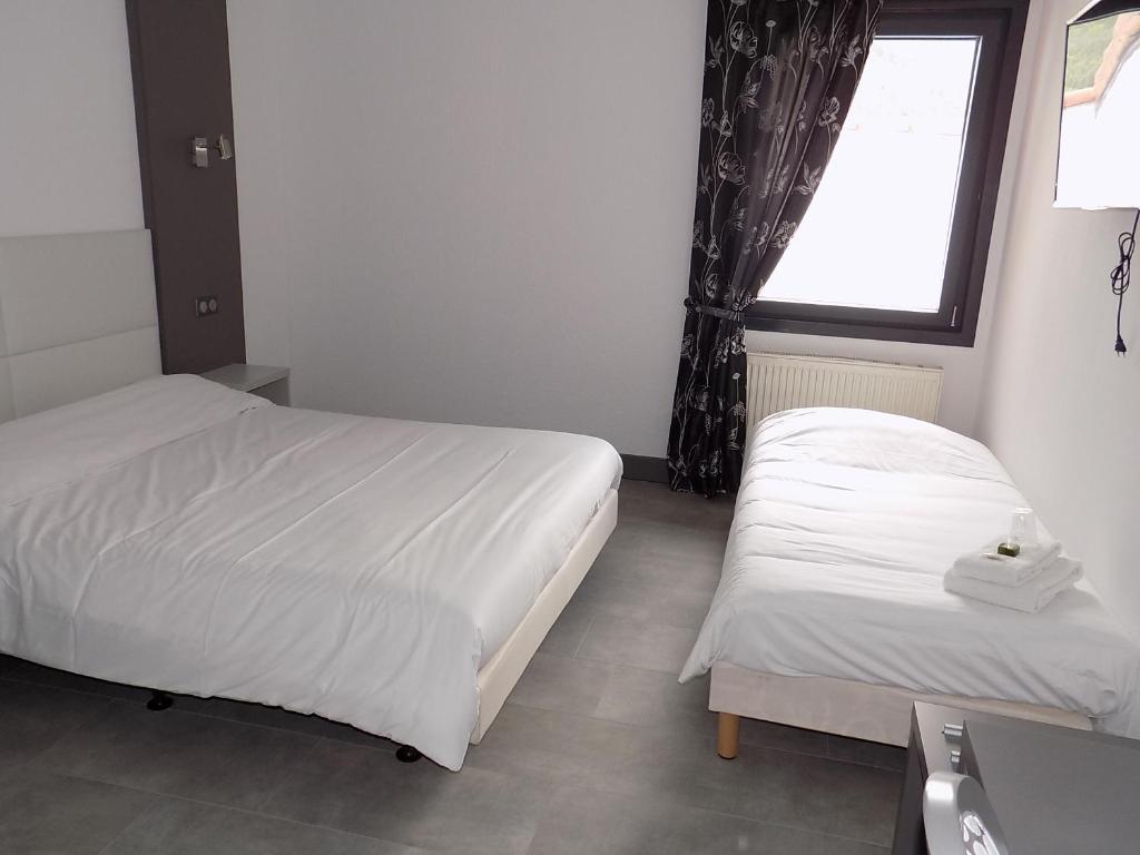 HOTEL-RESTAURANT LE REGAL 9/41