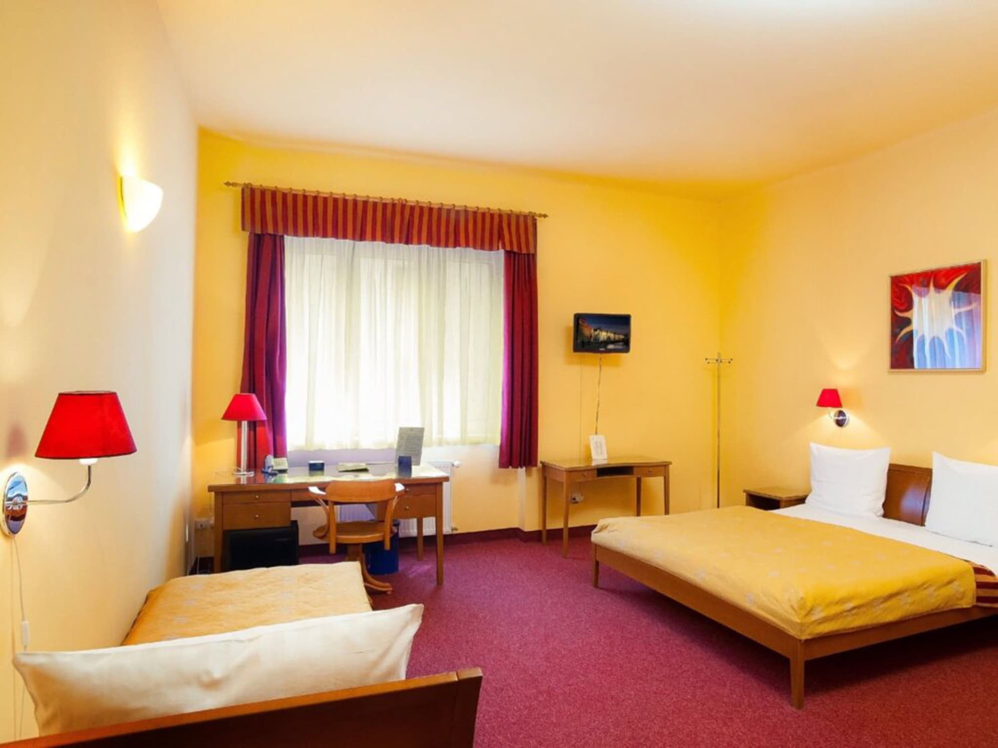 ROOM, TRIPLE