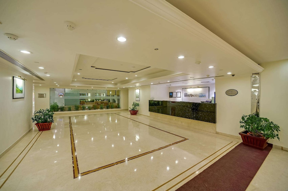 ROYAL SAROVAR PORTICO 2/35
