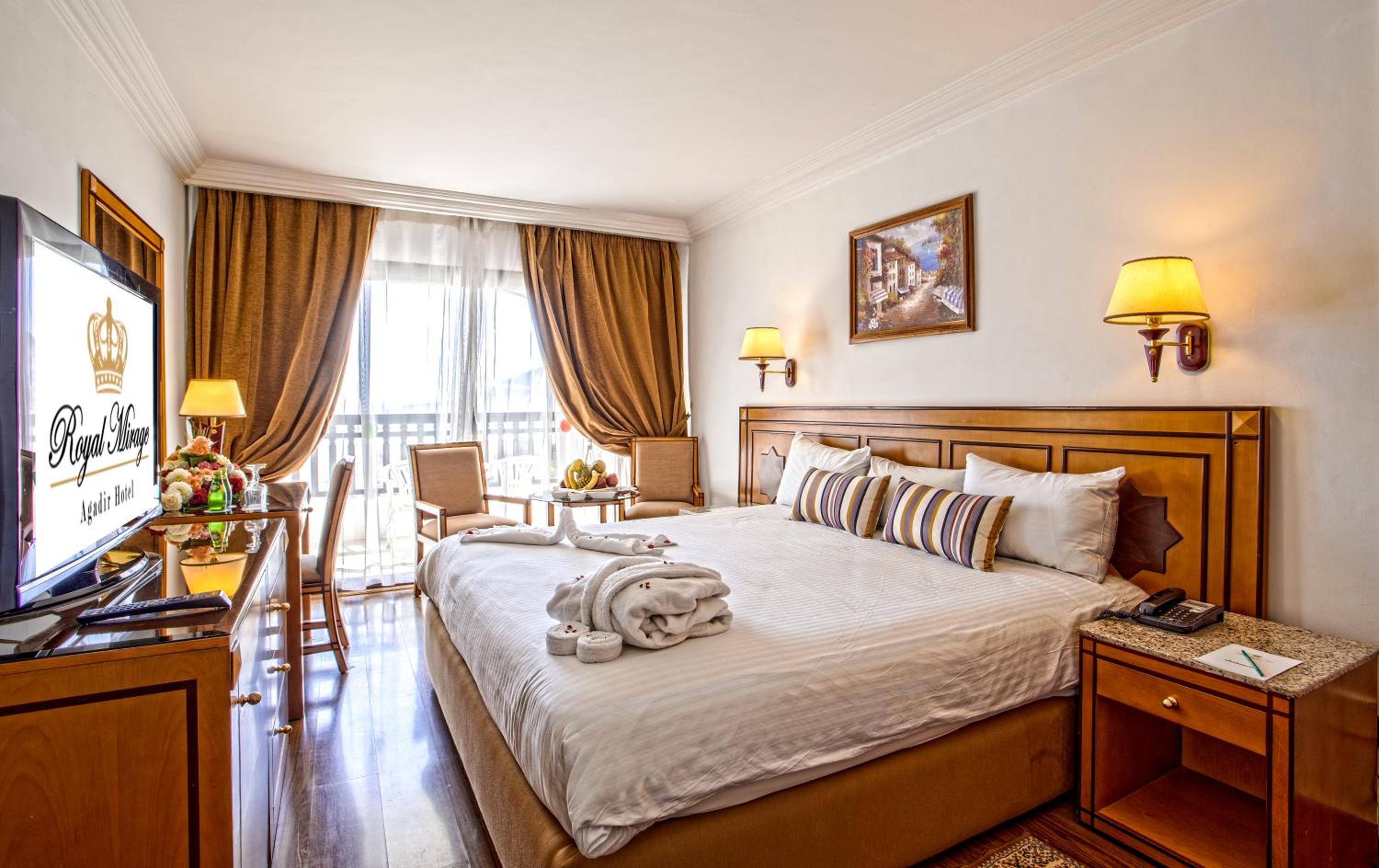 غرفة تنفيذية بسرير كينج بإطلالة على البحر