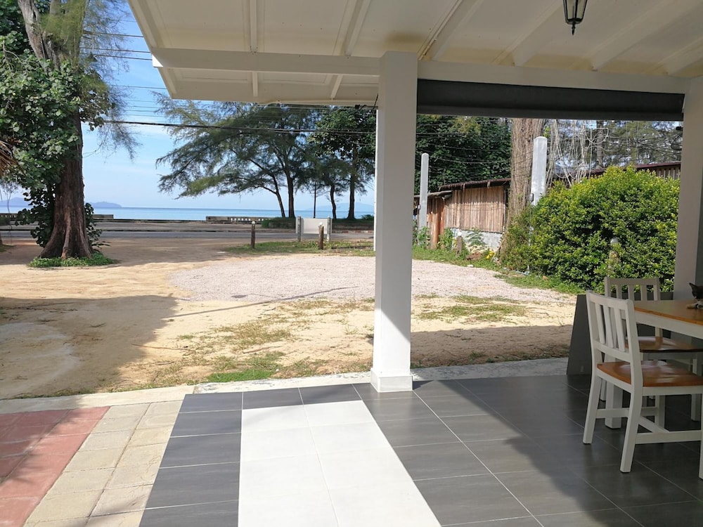 Blue Shore Cottage 50/51