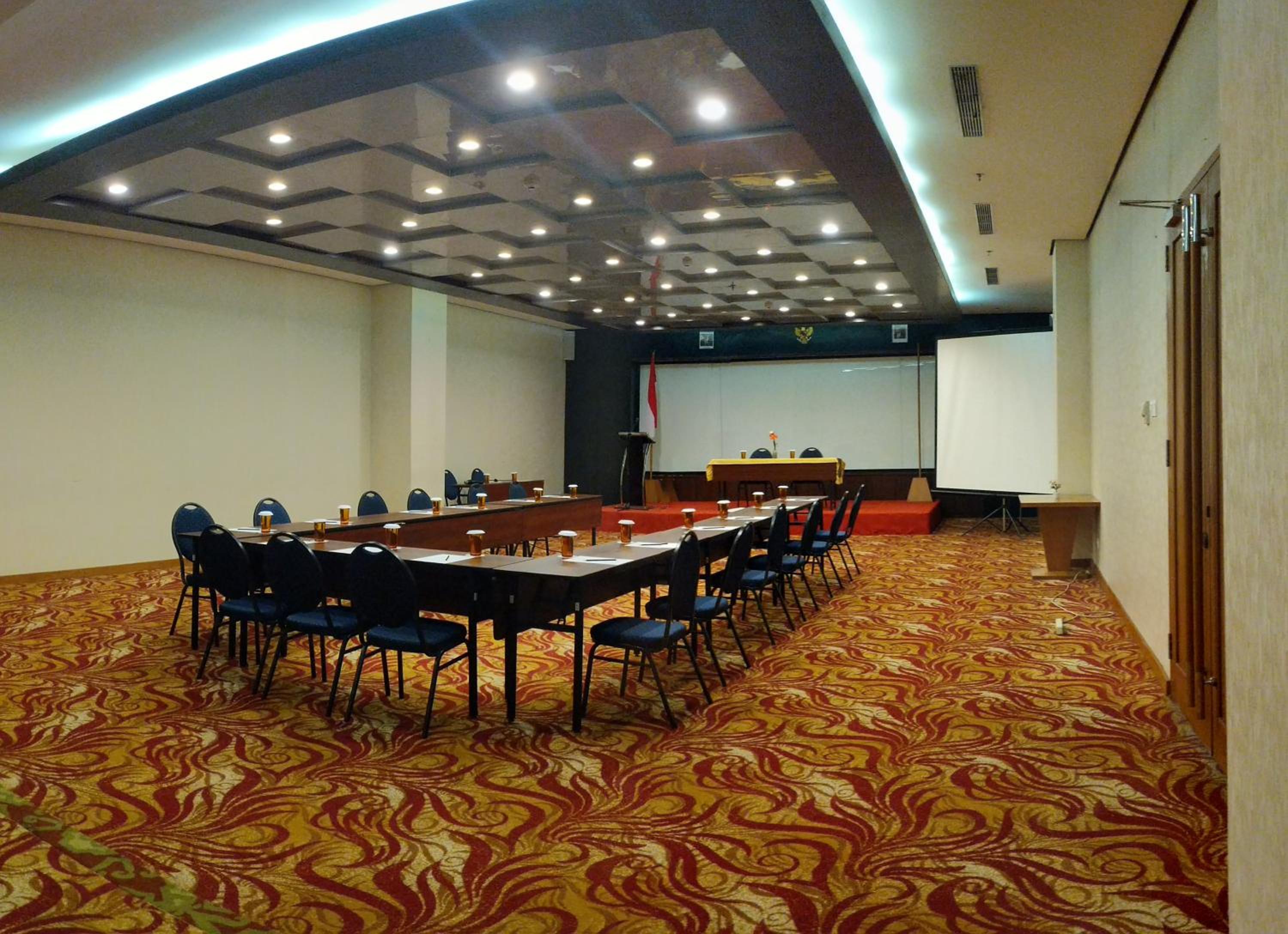 Five Premiere Hotel 45/50