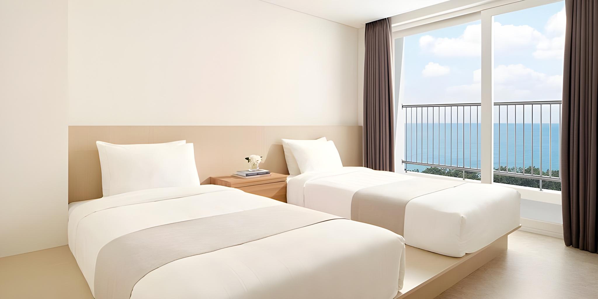 Royal, Twin Beds, Ocean View