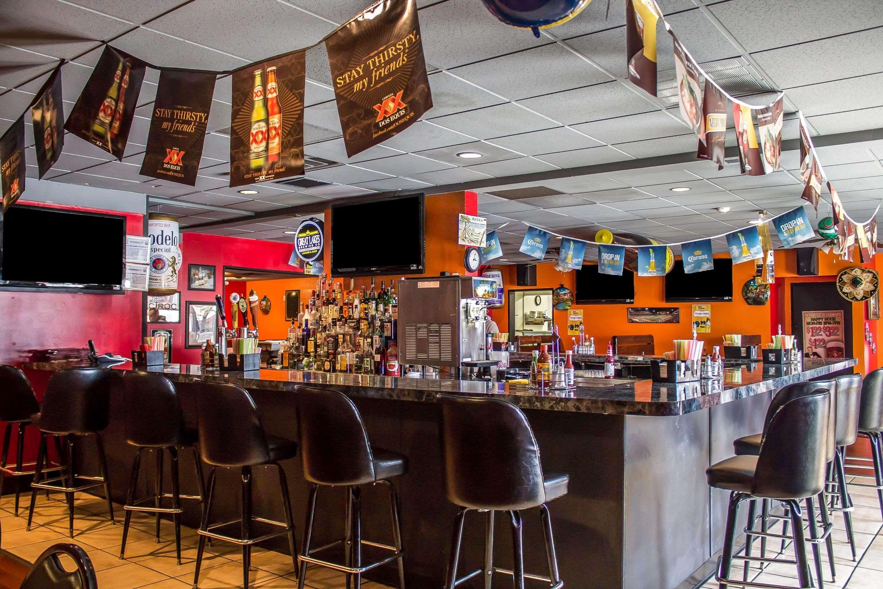 Rodeway Inn & Suites Youngstown 45/60