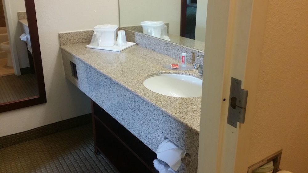Econo Lodge Monticello 11/19