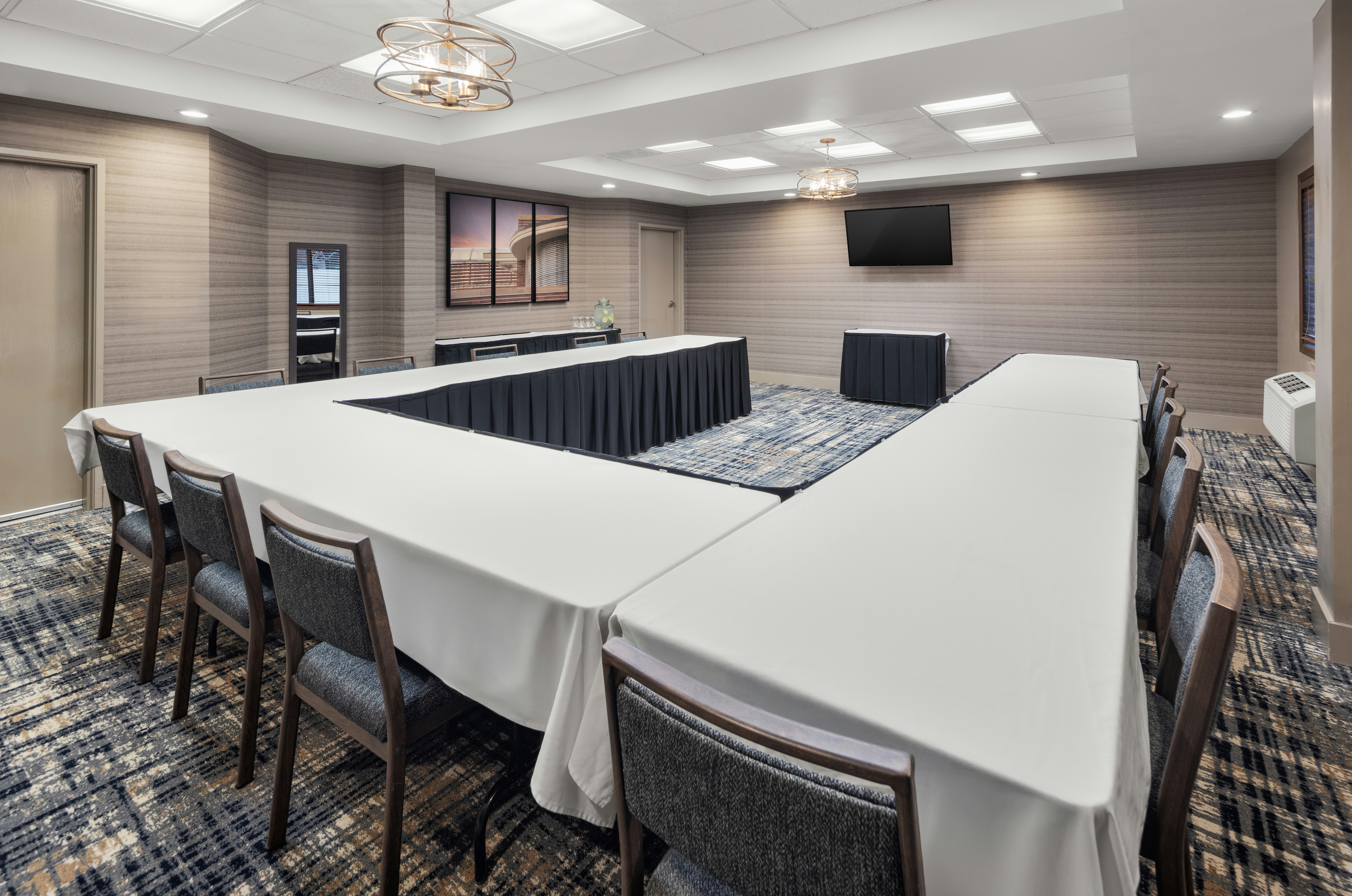 Doubletree by Hilton Hotel Racine Harbourwalk 70/79