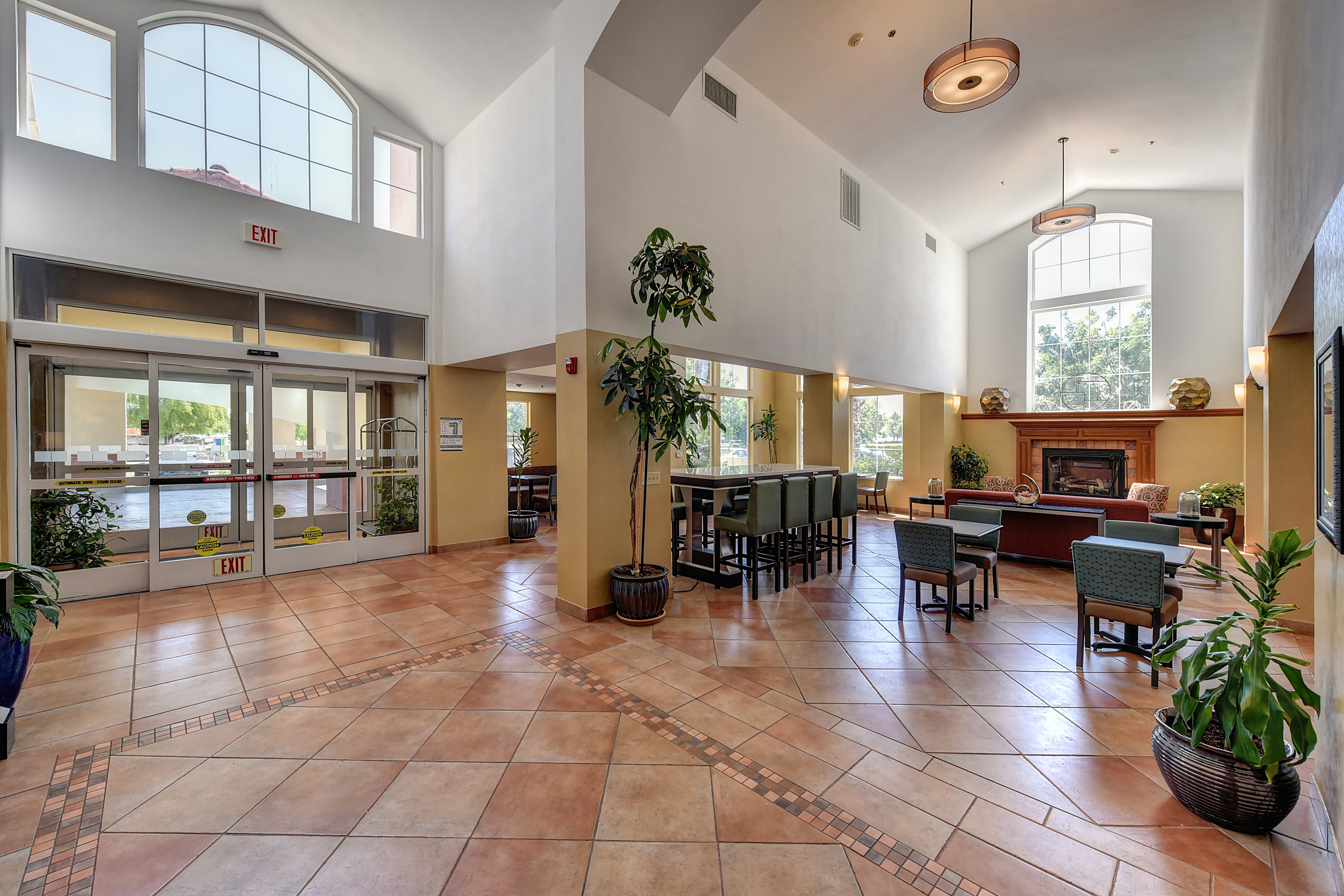 Holiday Inn Express Hotel and Suites Manteca City Center 15/76