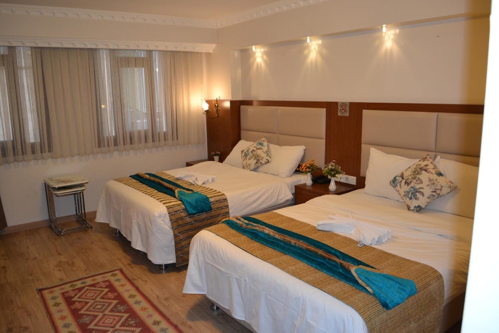 Peradise Hotel 16/50
